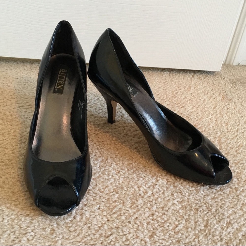 Black pumps, only worn several times!
